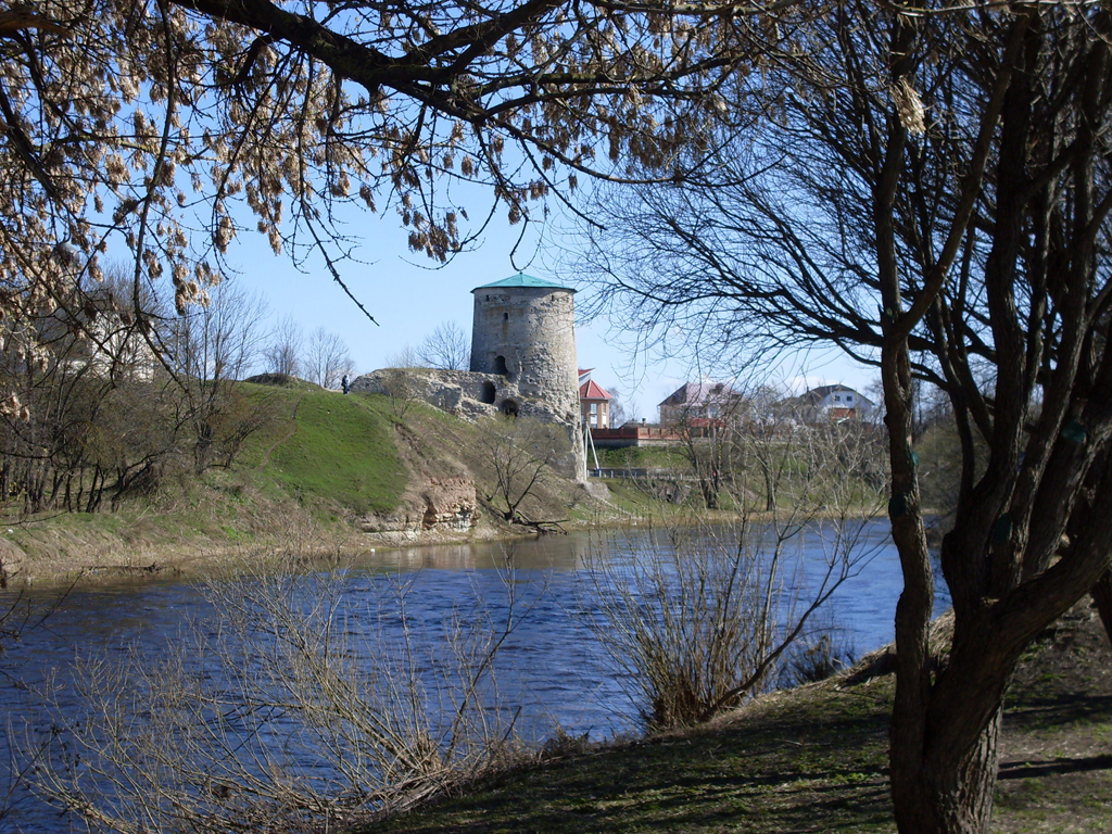 Гремячая башня у реки Псковы