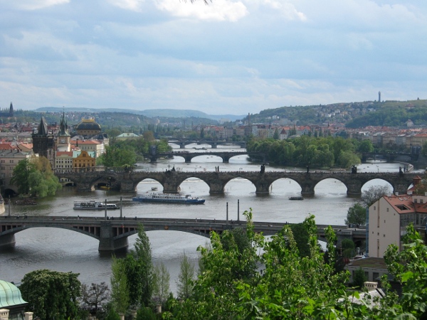 Вид на реку Влтаву и Карлов мост